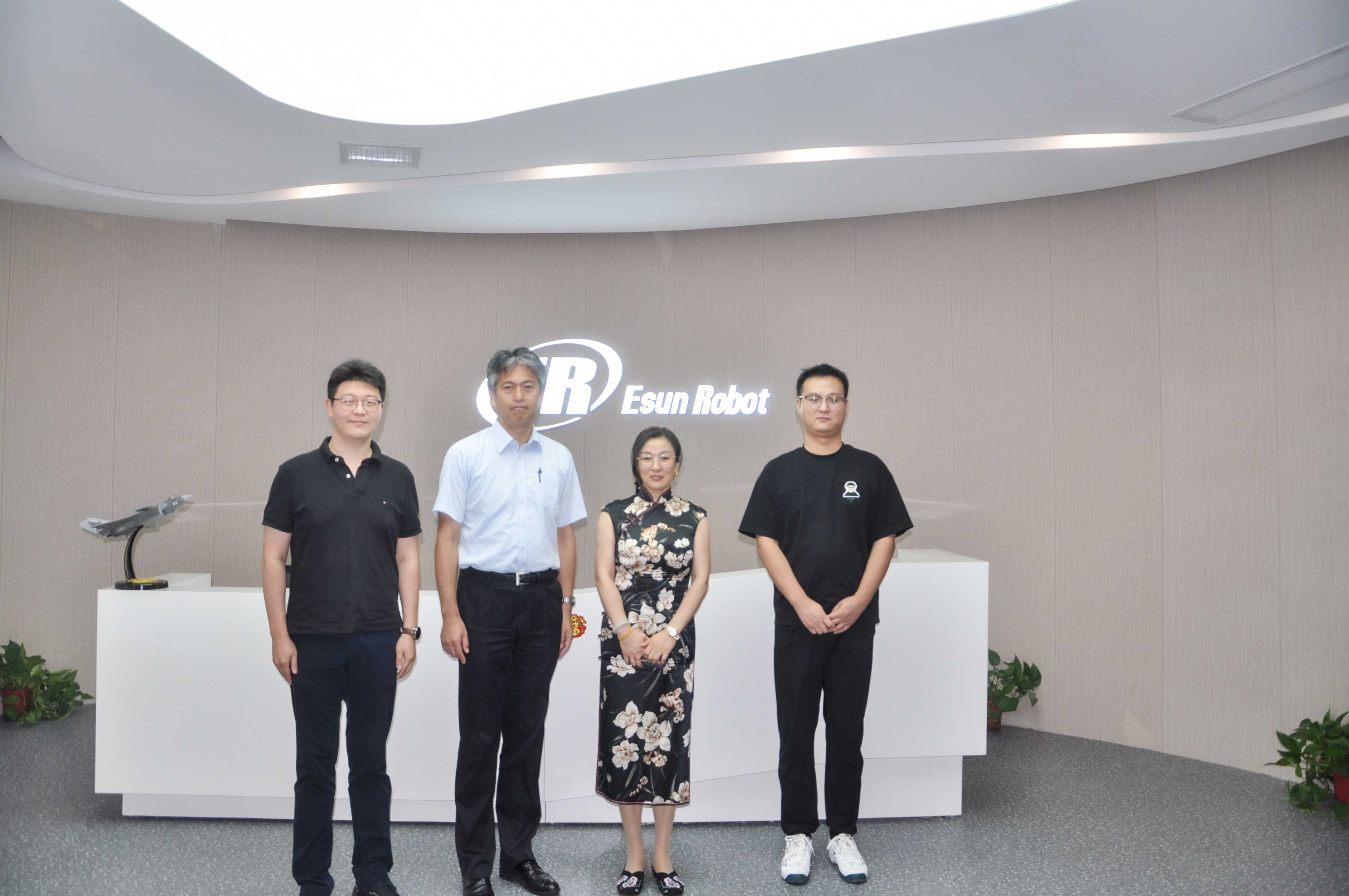 熱烈歡迎EPSON巖崎副總經理一行蒞臨鎰升機器人參觀！