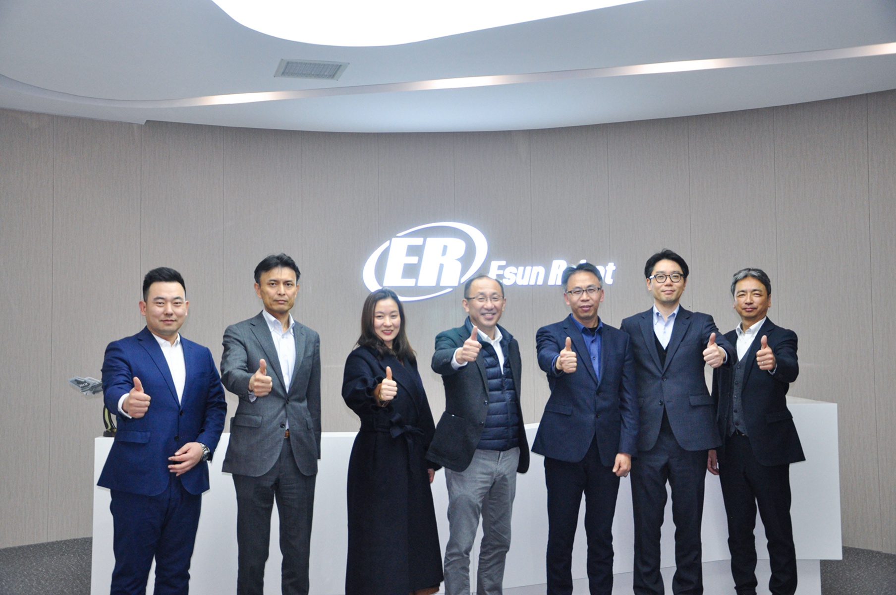 熱烈歡迎EPSON SEC吉野部長一行蒞臨鎰升機(jī)器人！